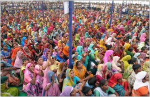 Dalitok hallgatják Mayawati asszonyt