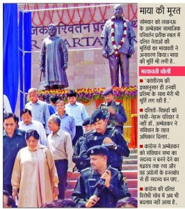 Mayawati saját szobrát avatja