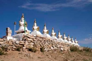 A „Kilenc Híres Khutagt” emlékművei Mongóliában, Uliastai helységben Zavkhan Aimag megyében, azon a vidéken, ahol az előző Diluv Khutagt született