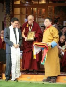 A Rinpocse Kirszán Iljumzsinov kalmük elnökkel és a Dalai Lámával
